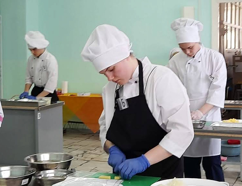 Открытая олимпиада профессионального мастерства по профессии «Кухонный рабочий».