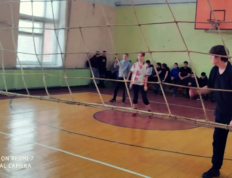 Первые отборочные игры Новогоднего Кубка по волейболу